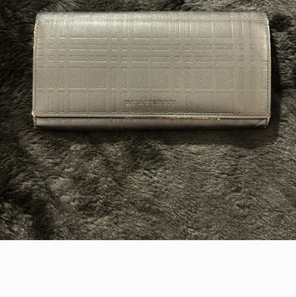 Burberry Black Leather Wallet with Textured Design - Picture 2 of 6